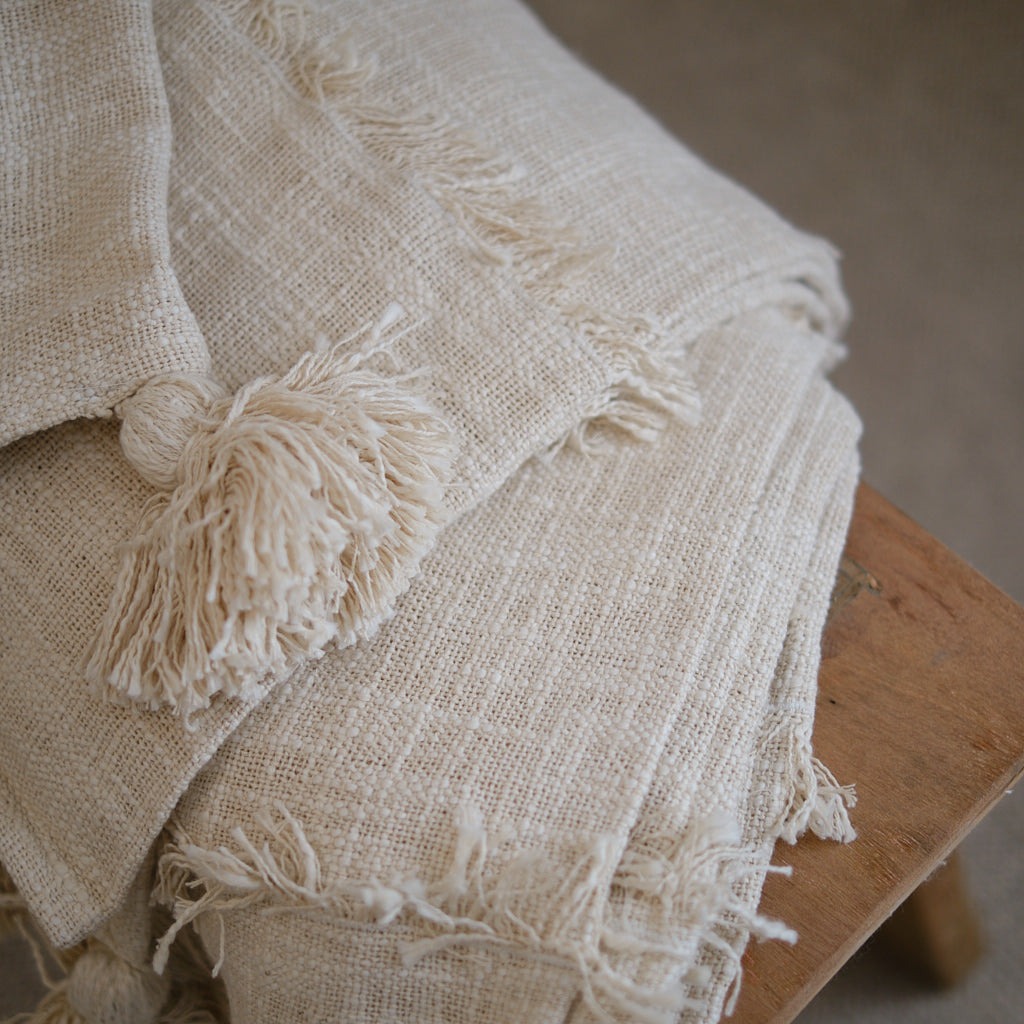 5 Reasons Why Every Home Needs a Cosy Throw Blanket